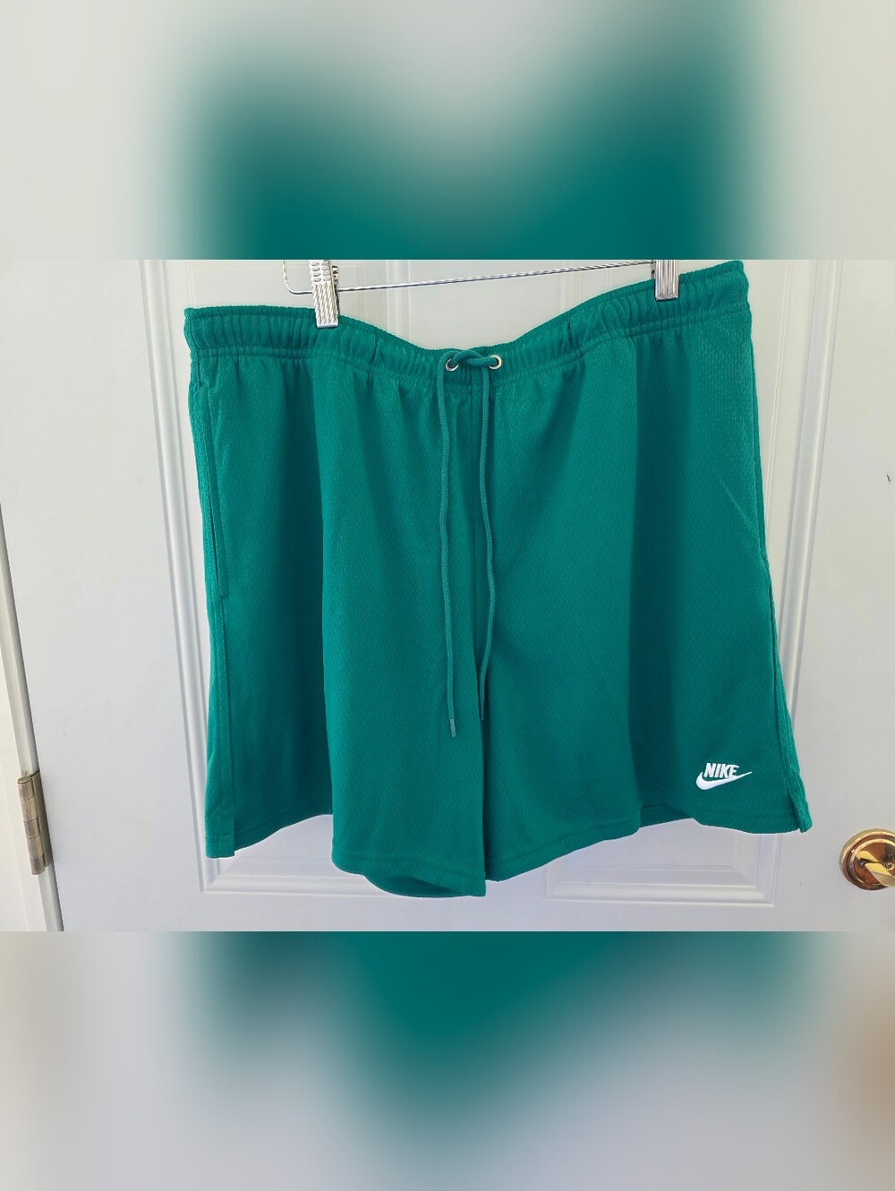 Men's Nike Athletic Shorts Size Large New With Tags